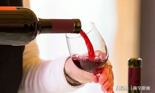 掌握红酒倒酒正确姿势，提升品鉴格调 2