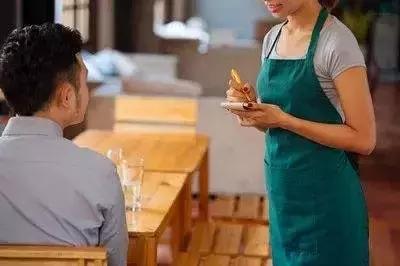 服务员 英文怎么说：Waiter/Waitress Expression 1