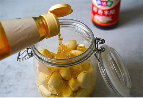 腊八蒜制作秘籍：轻松解锁翠绿秘诀！ 2