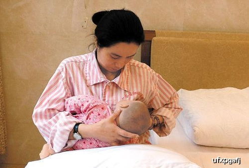 如何正确姿势喂母乳？宝宝喂养圣经教你一招 1