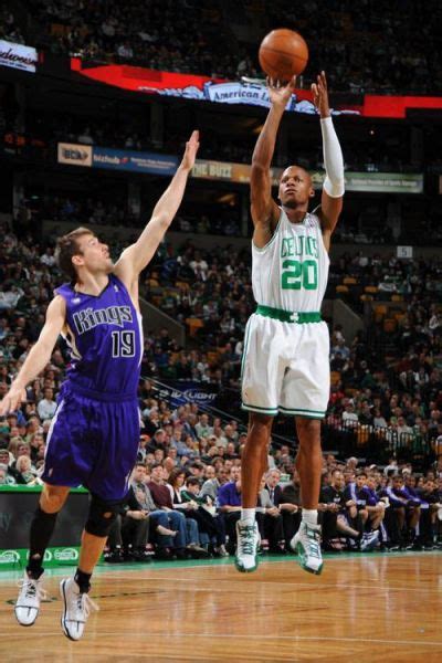 高手进阶：雷·阿伦（Ray Allen）半身跳投技巧解析（一） 1