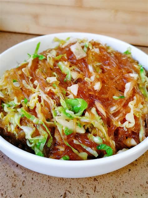 美味圆白菜粉丝快手炒 1