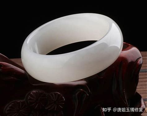 如何巧妙鉴别玉镯真伪，避免购买假货？ 4