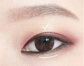 内双眼睛如何画好眼妆？ 1