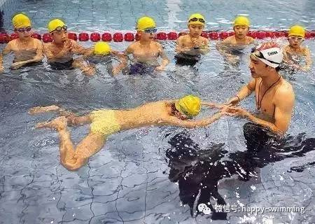 掌握游泳学习技巧 3