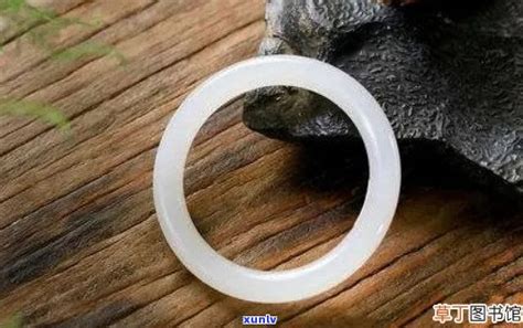 如何巧妙鉴别玉镯真伪，避免购买假货？ 5