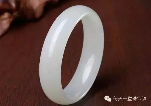 如何轻松鉴别玉手镯真伪，避免购入假货！ 2