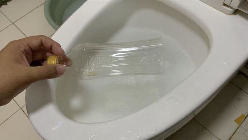 抽水马桶堵了怎么办，简易疏通方法有哪些？ 1