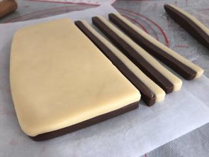 双色棋格小饼干怎么做？美食123 2