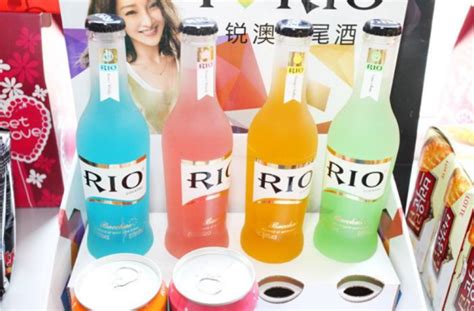 比较：可乐桶与鸡尾酒的酒精度数高低 4