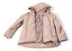 羽绒服油渍清理妙招，轻松还原洁净新衣 4