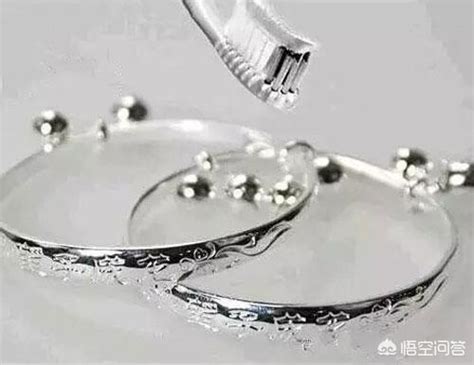 如何有效清洗银饰品和银手镯？ 3