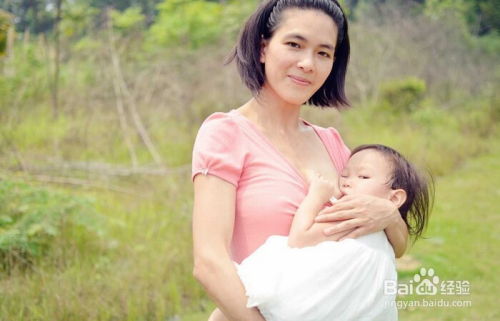 心如baby晒喂母乳照，新妈咪该如何进行母乳喂养？ 4