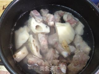 家常美味排骨藕汤的制作秘籍 1