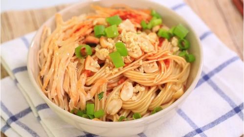 夏日爽口菜推荐：如何做鸡丝凉面？ 1