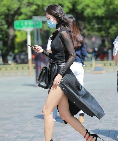 黑色裙子怎样穿搭显得简洁又大方？ 2