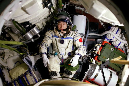 揭秘：神舟六号遨游太空的英雄宇航员究竟是谁？ 1