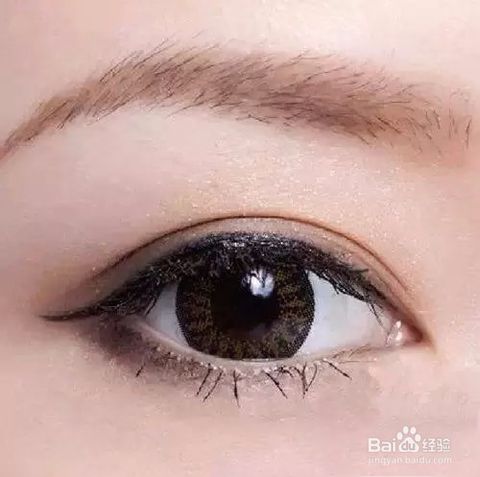 打造大眼妆的化妆技巧 1