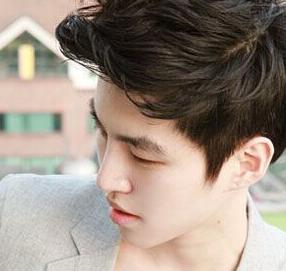男生前额发际线高适合什么发型？ 3