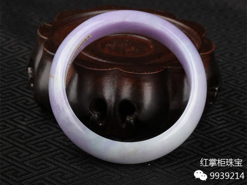 如何从翡翠菜鸟变身鉴别专家？3招揭秘翡翠手镯真假辨别秘籍！ 1