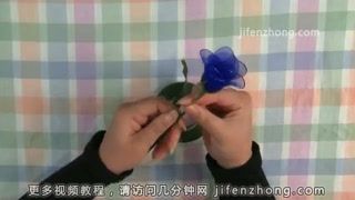 怎样制作丝袜玫瑰花？ 4