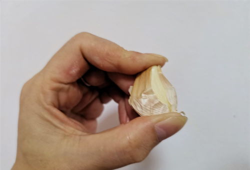 高效剥大蒜皮的小技巧 1