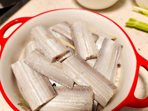 轻松掌握：处理带鱼的详细步骤 1