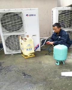 如何进行空调加氟操作 1
