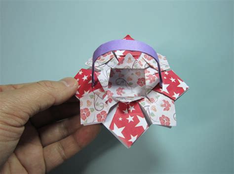 如何叠一个便捷的纸篮子？ 2