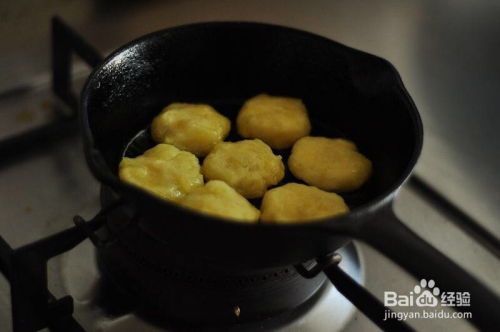 香脆美味：椒盐黑椒风味土豆煎饼 3